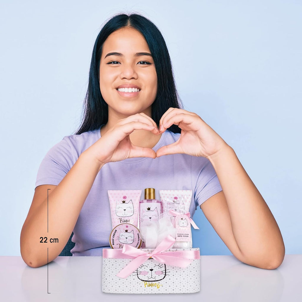 Accentra Coffret cadeau PRINCESS KITTY, coffret cadeau fille avec 250 ml gel douche, 180 ml lait corps, 180 ml gommage corps, 60 ml crème corps, 2 x 40 g bombe de bain, joli panier rose à offrir