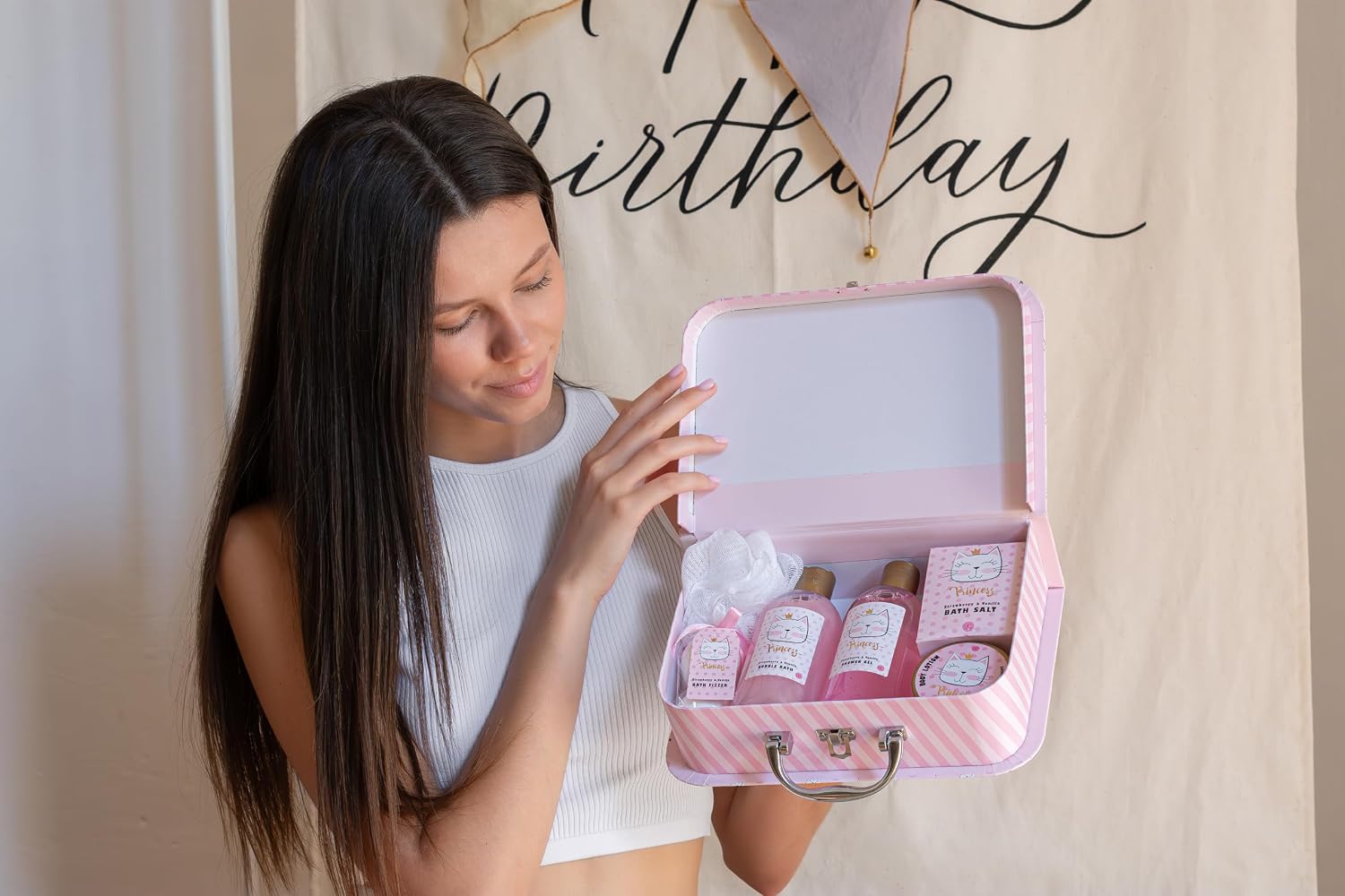 Accentra Coffret cadeau PRINCESS KITTY, coffret cadeau fille avec 250 ml gel douche, 180 ml lait corps, 180 ml gommage corps, 60 ml crème corps, 2 x 40 g bombe de bain, joli panier rose à offrir